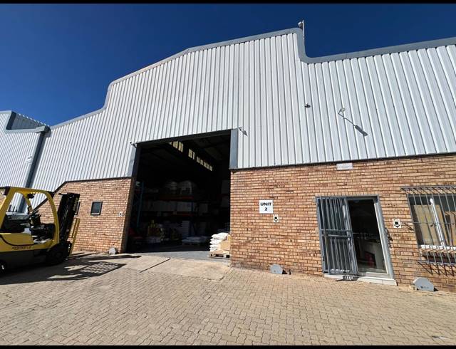349M² WAREHOUSE TO LET IN LASER PARK